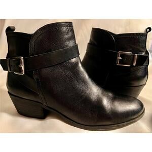 VINCE CAMUTO BLACK LEATHER PEAMER BOOTIE ANKLE BOOT SILVER BUCKLE SZ 8.5 M